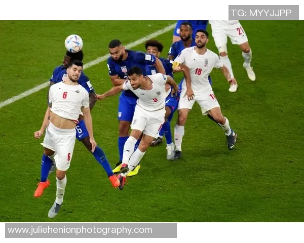 伊朗足球队挑战英格兰明星阵容展现激情对决与精彩瞬间 伊朗足球队挑战英格兰明星阵容展现激情对决与精彩瞬间