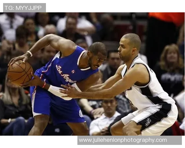 广州篮球队团队协作的成功秘诀与战术分析探讨