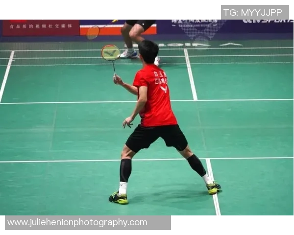 成都与重庆羽毛球队对决赛后分析比赛节奏与战术变化