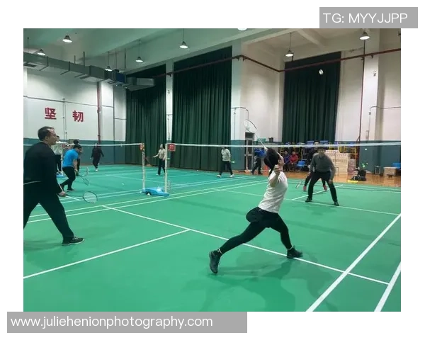 杨芳独家分享羽毛球技巧与心得助你提升球技的秘诀与经验