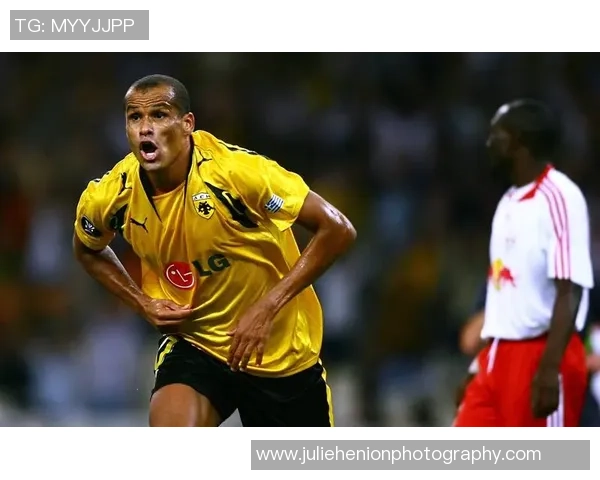 模仿国际足球明星精彩瞬间视频挑战展现你的球技与创意