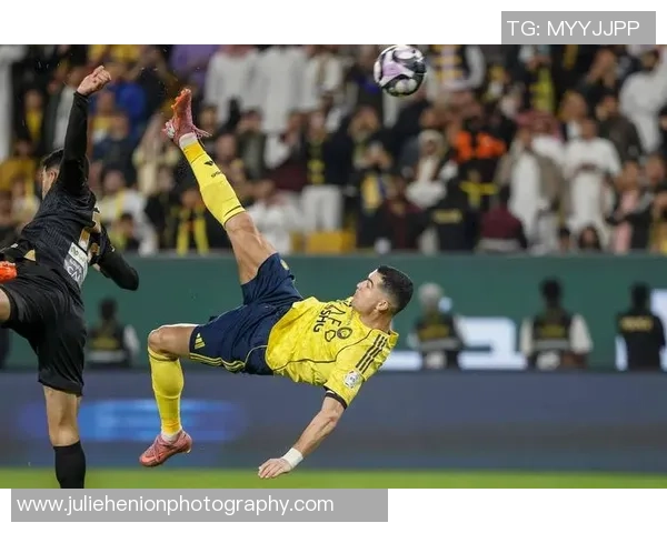 足球明星惊艳倒钩球瞬间回顾技艺与激情交融的完美时刻