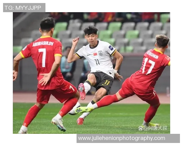 足球明星激战赛场瞬间精彩回顾与感动时刻的完美呈现 足球明星激战赛场瞬间精彩回顾与感动时刻的完美呈现