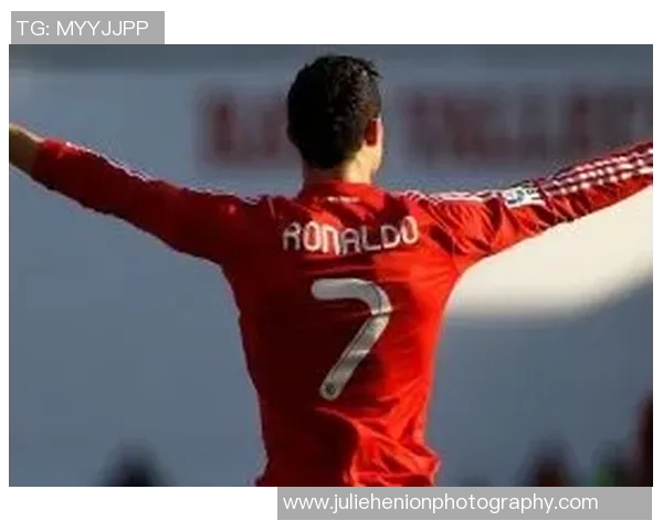 足球明星简笔画创作指南轻松描绘你心中的球场英雄 足球明星简笔画创作指南轻松描绘你心中的球场英雄