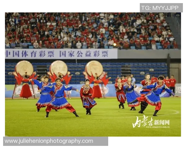 退役足球明星重返赛场再展风采激情对决引发球迷热潮 退役足球明星重返赛场再展风采激情对决引发球迷热潮