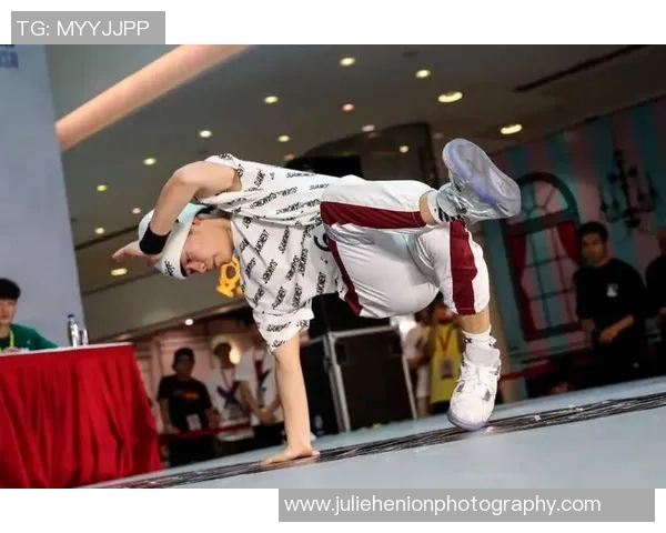 世界街舞大赛点评：南京滑板队的灵活性表现