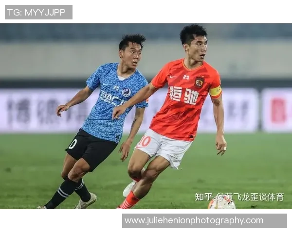 热议足球:广州足球队的配合变革